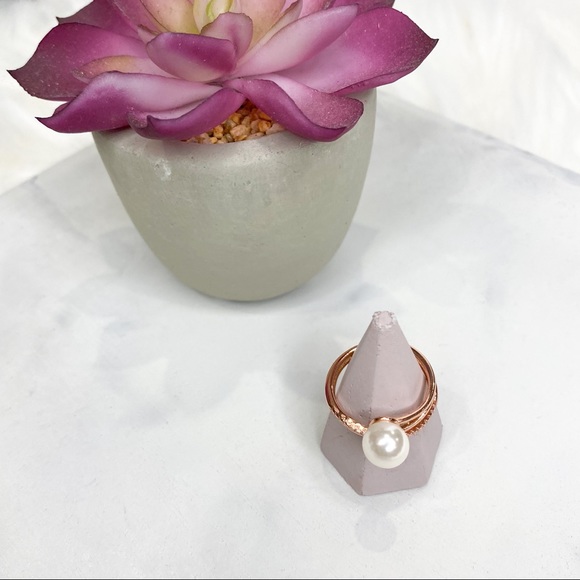 ROSE GOLD & PEARL RING - Picture 5 of 9